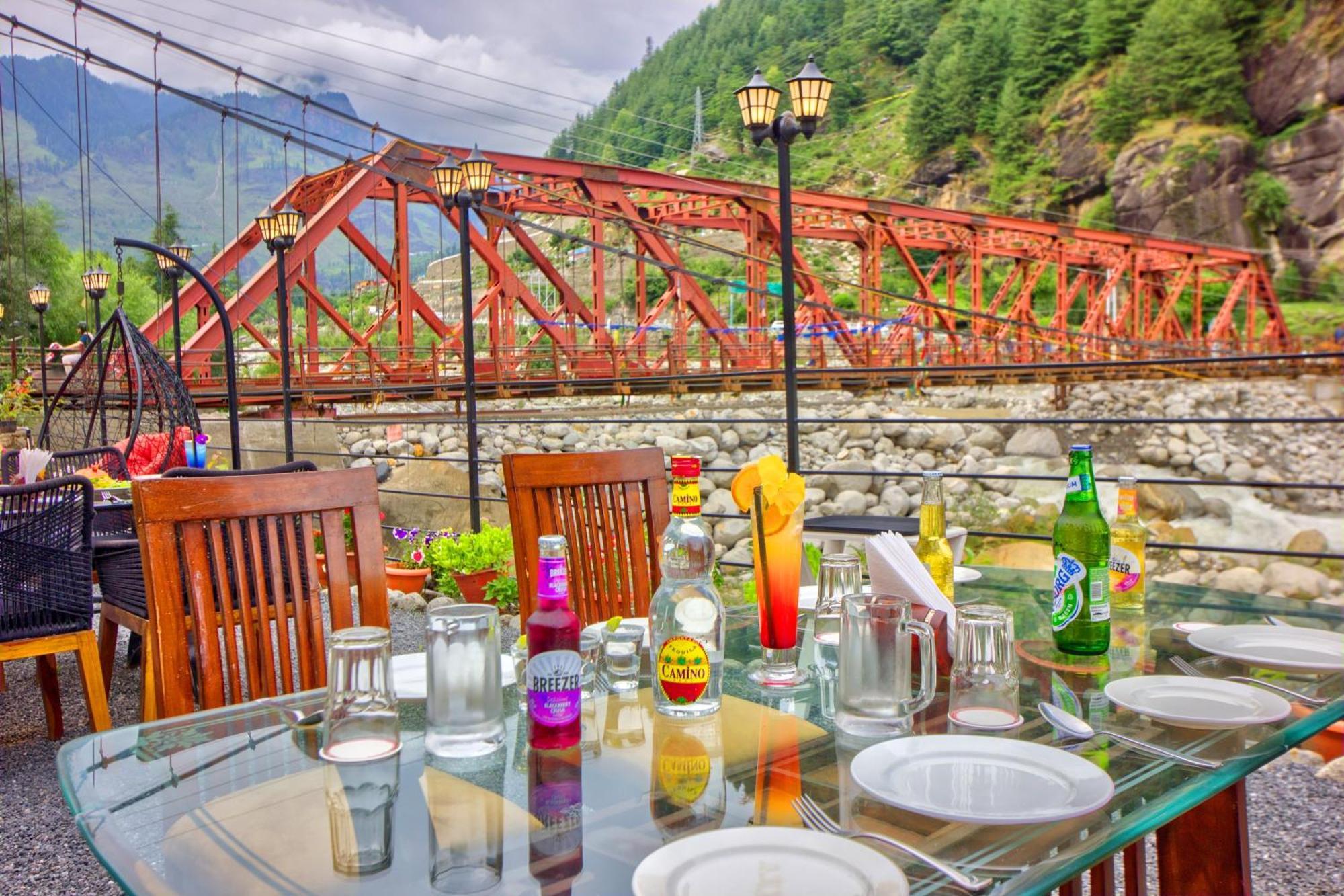 Paradise-The Whitehouse Cafe - Manali (Himachal Pradesh) — Photos 1